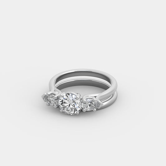 Lyra Pear-Shouldered x Classic Set in Round Cut