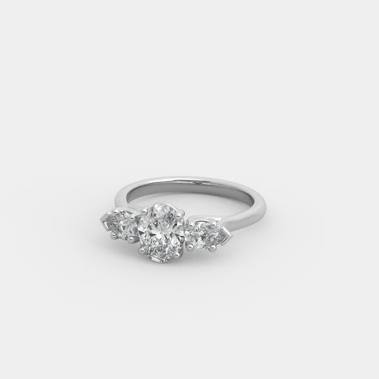 Lyra Pear-Shouldered in Oval Cut
