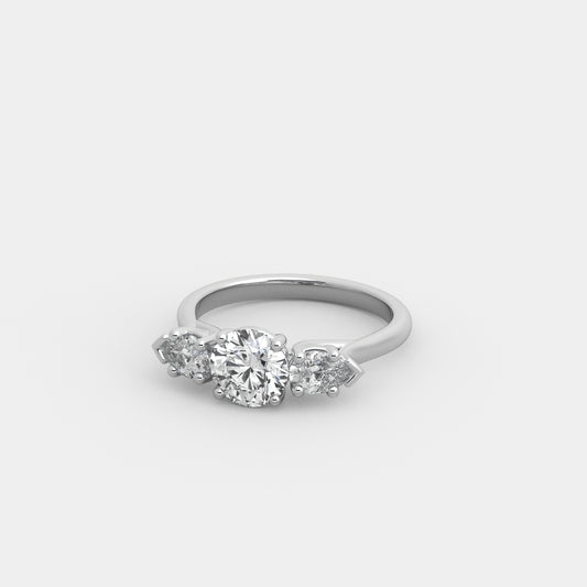 Lyra Pear-Shouldered in Round Cut